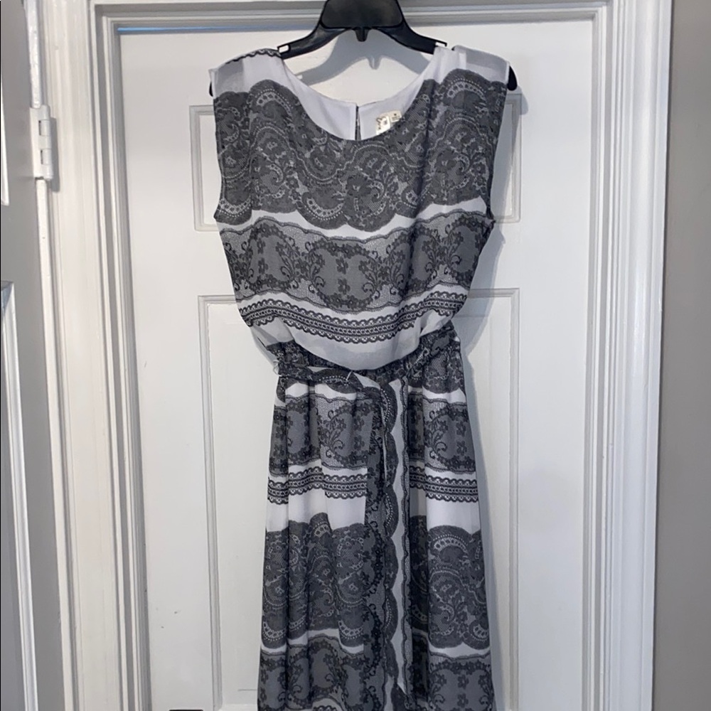 Emme & Michele size medium Elegant Gray Patterned Dress